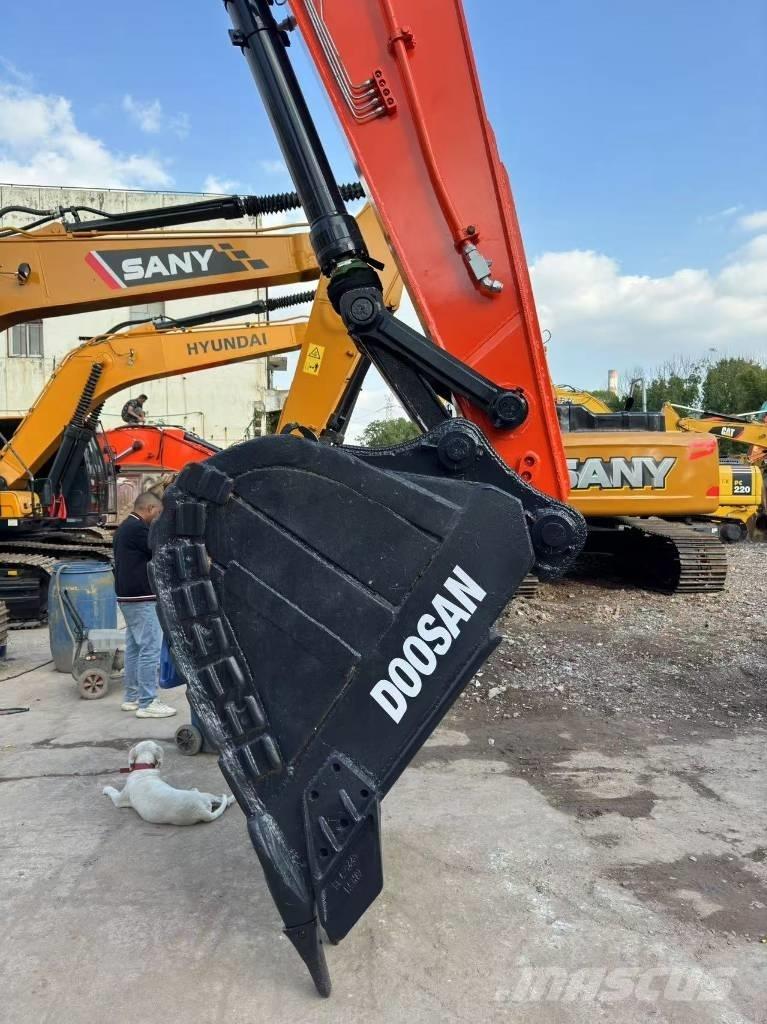 Doosan DX300LC 대형 굴삭기 29톤 이상