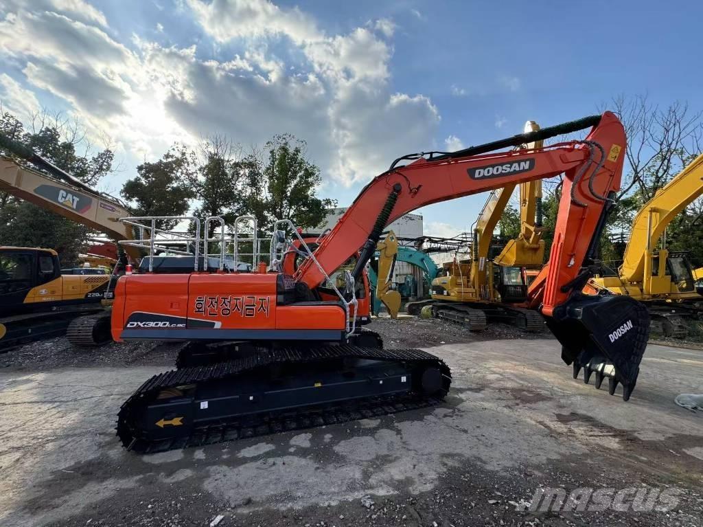 Doosan DX300LC 대형 굴삭기 29톤 이상