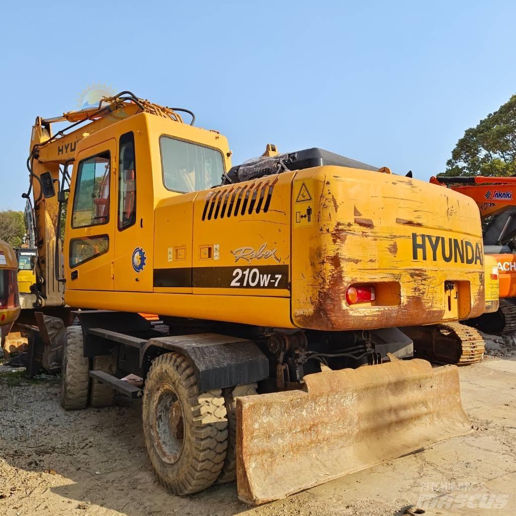 Hyundai R210W-7  휠 굴삭기