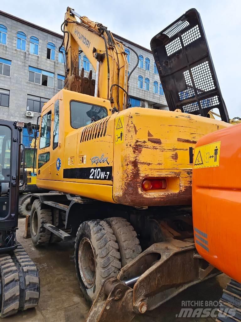 Hyundai R210W-7  휠 굴삭기