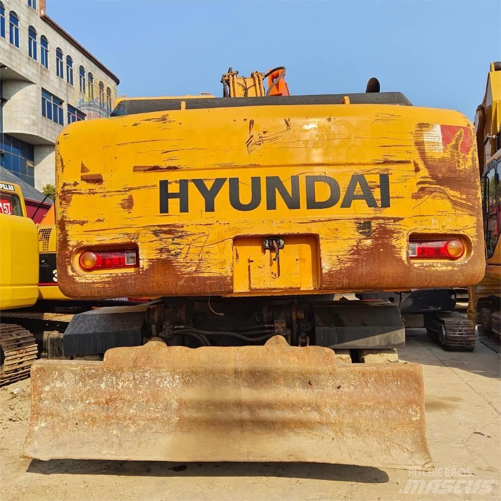 Hyundai R210W-7  휠 굴삭기