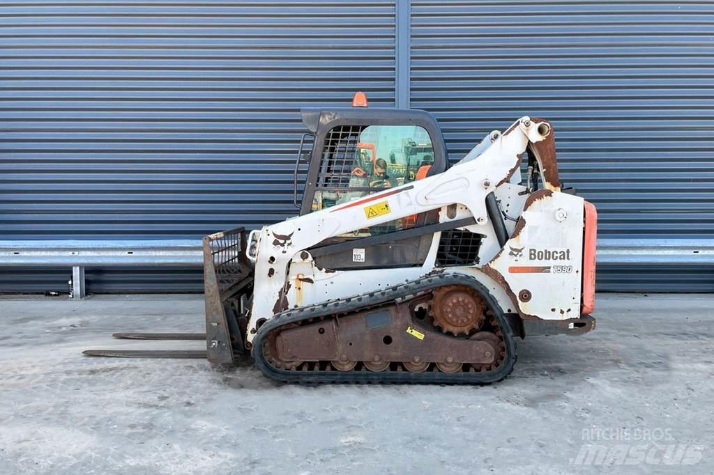 Bobcat T 590 목재스키더