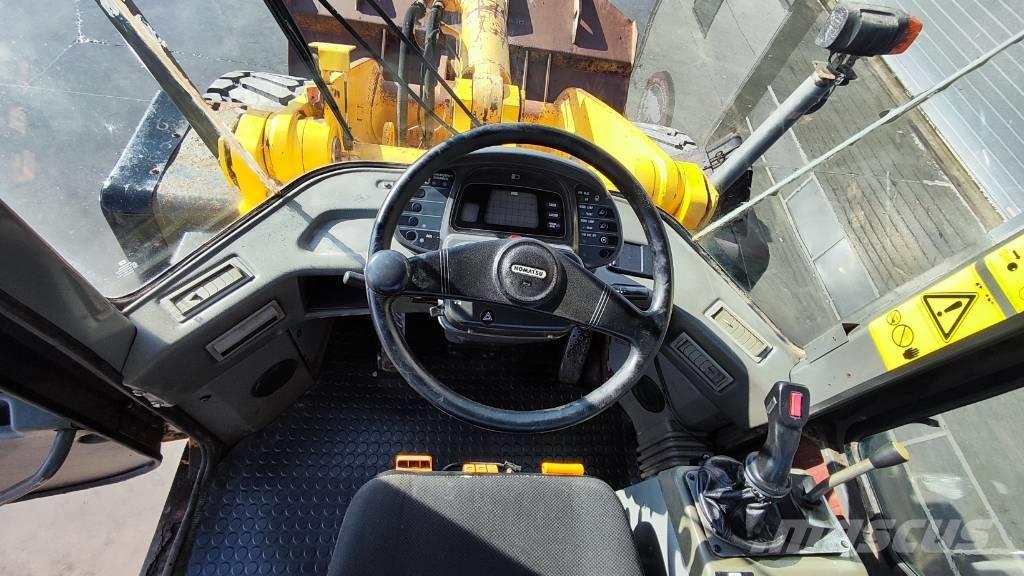 Komatsu WA 270-3  휠로우더