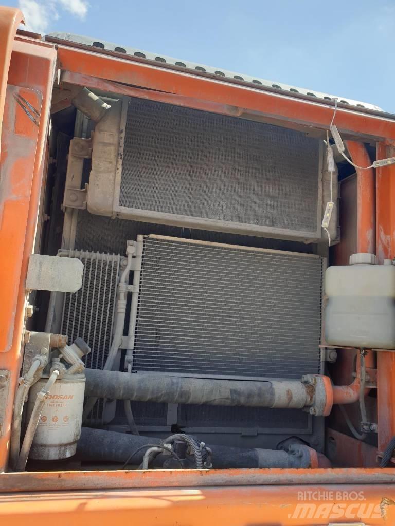 Doosan DX210WA  휠 굴삭기
