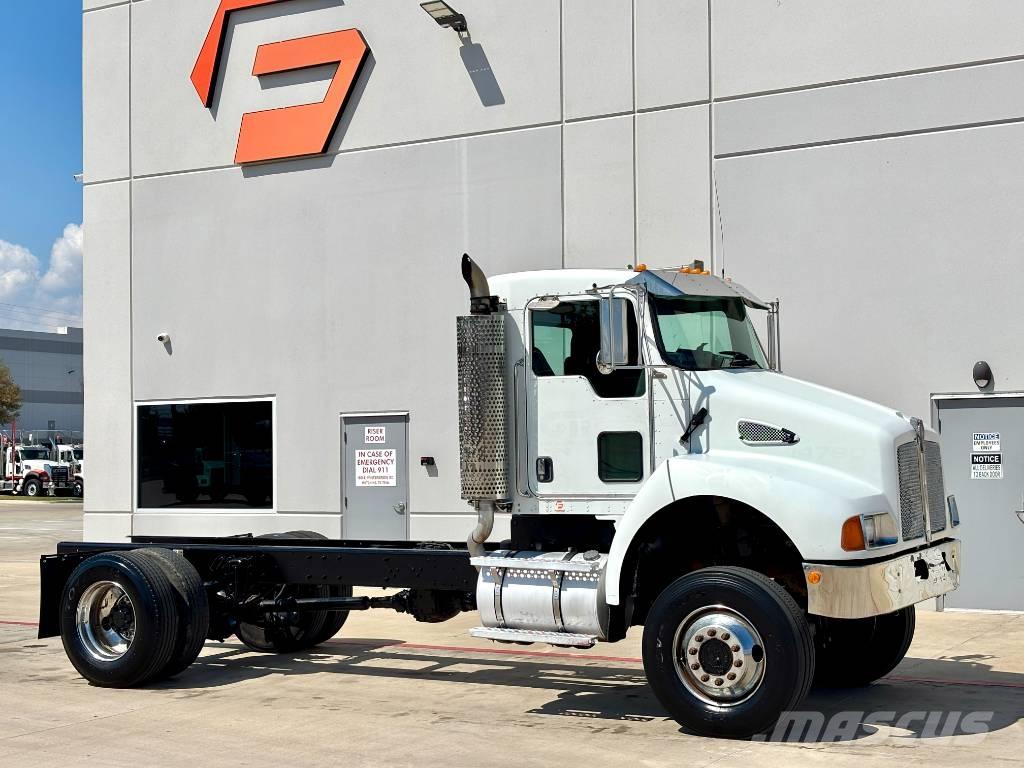 Kenworth T 300 트랙터 유닛