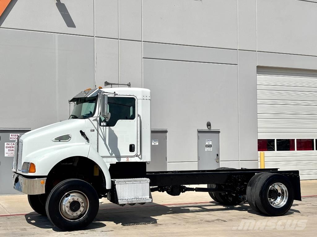 Kenworth T 300 트랙터 유닛