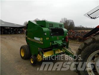 John Deere 575 원형 곤포기