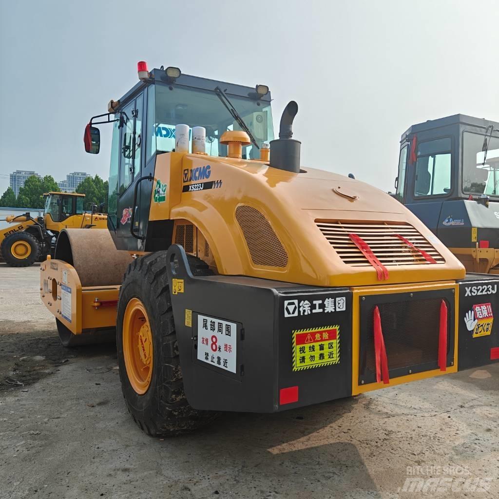 XCMG XS 223 J 싱글 드럼 롤러