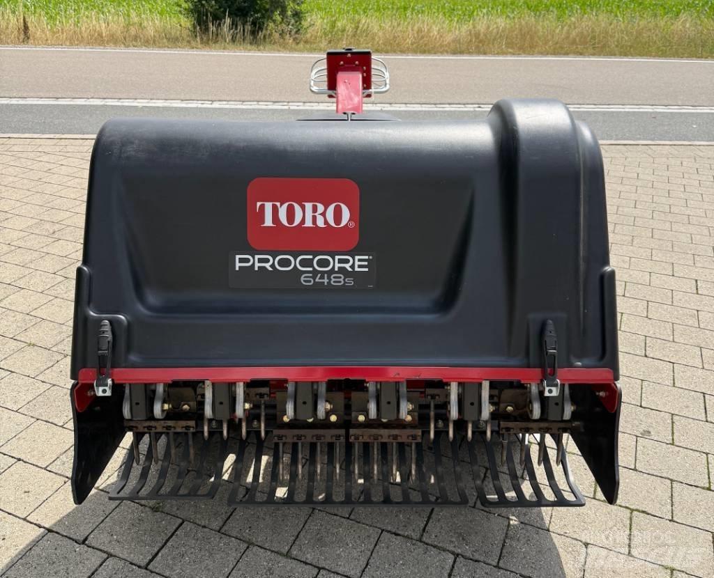 Toro ProCore 648S 통풍기와 잔디띄개