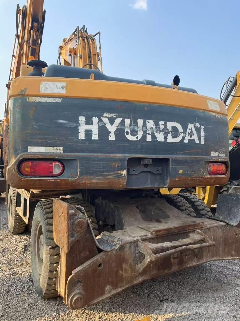 Hyundai 210W-9  휠 굴삭기