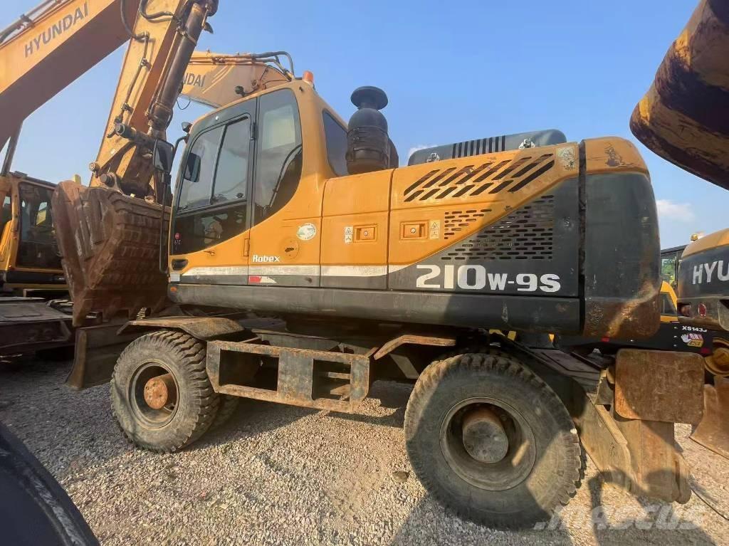 Hyundai 210W-9  휠 굴삭기