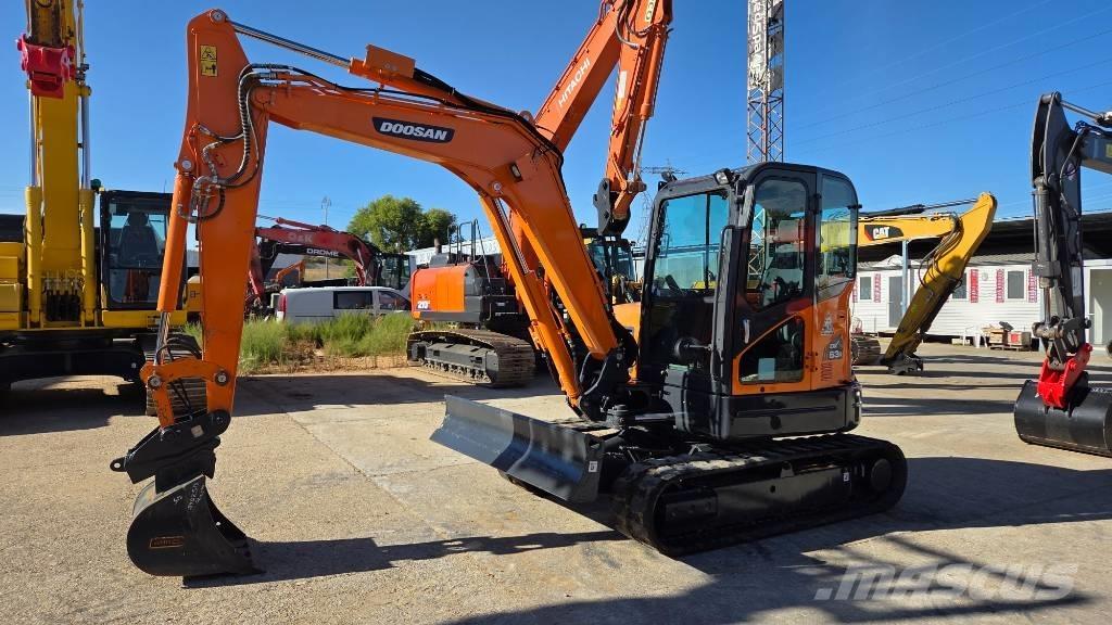 Doosan DX 63 R 소형 굴삭기 7톤 미만