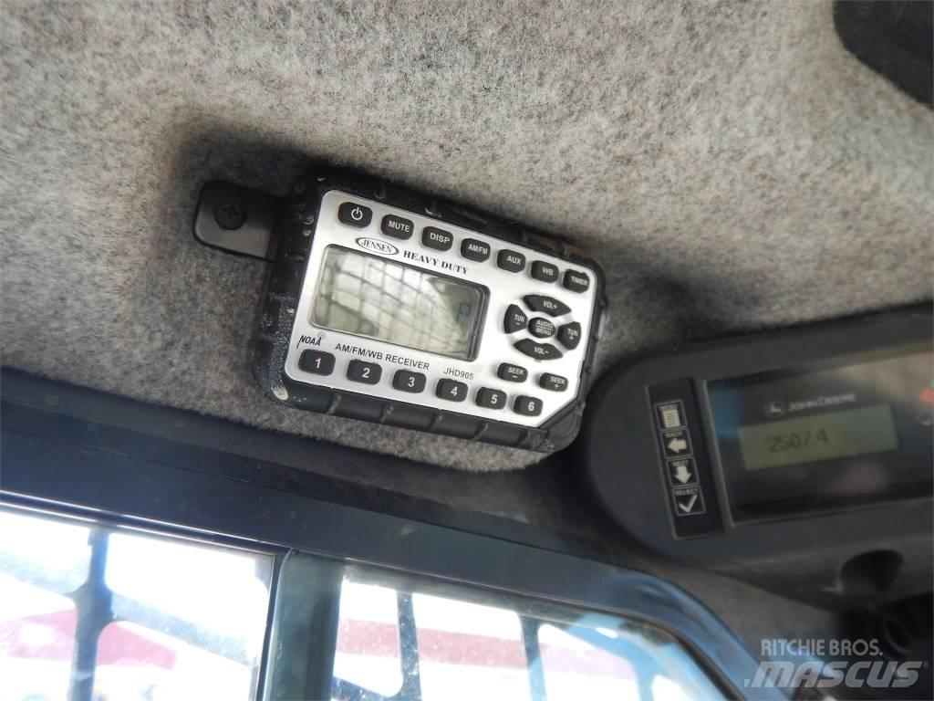 John Deere 323E  스키드로더