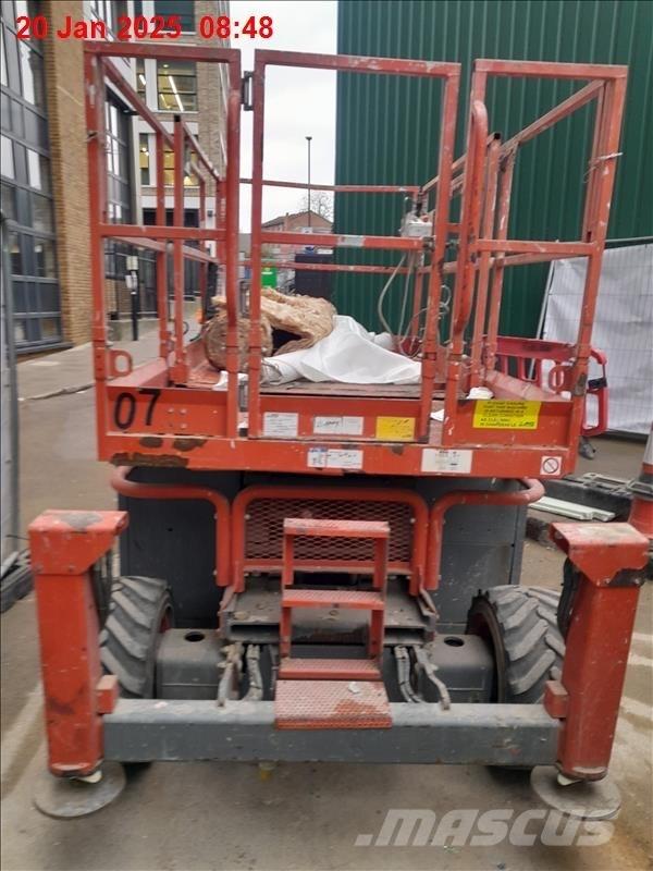 SkyJack 6832 RT 가위형 리프트