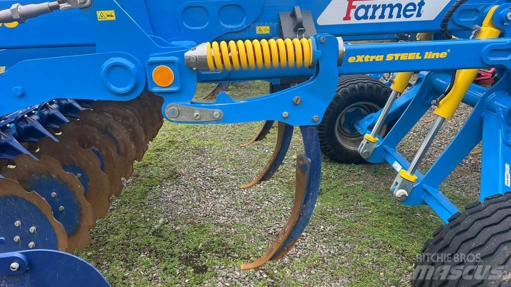 Farmet Triton 300 P 끌 달린 쟁기