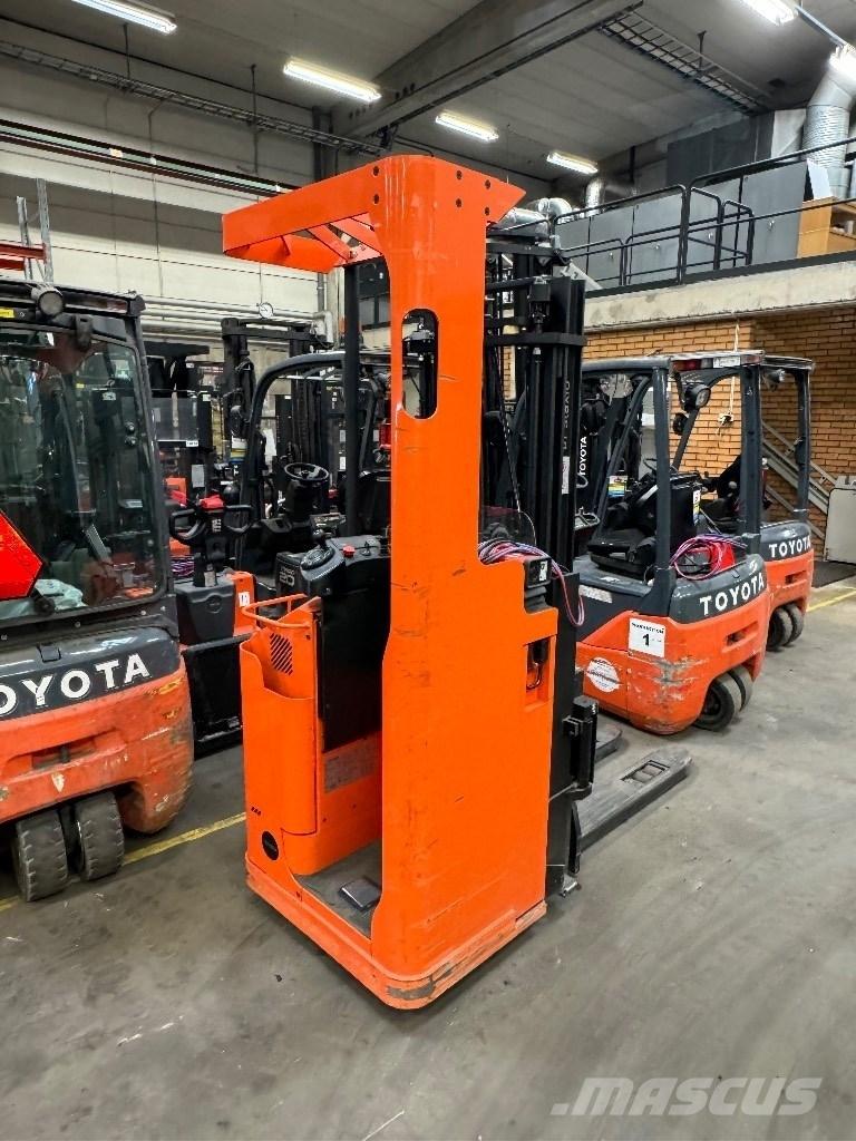 Toyota SSE135L 보행식 리치 지게차