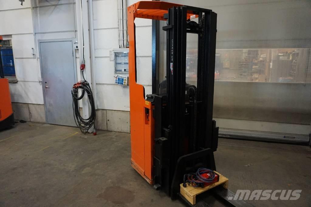 Toyota SSE135L 보행식 리치 지게차