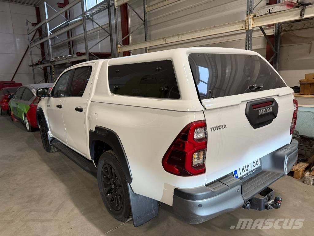 Toyota Hilux 2.8D 패널 화물차