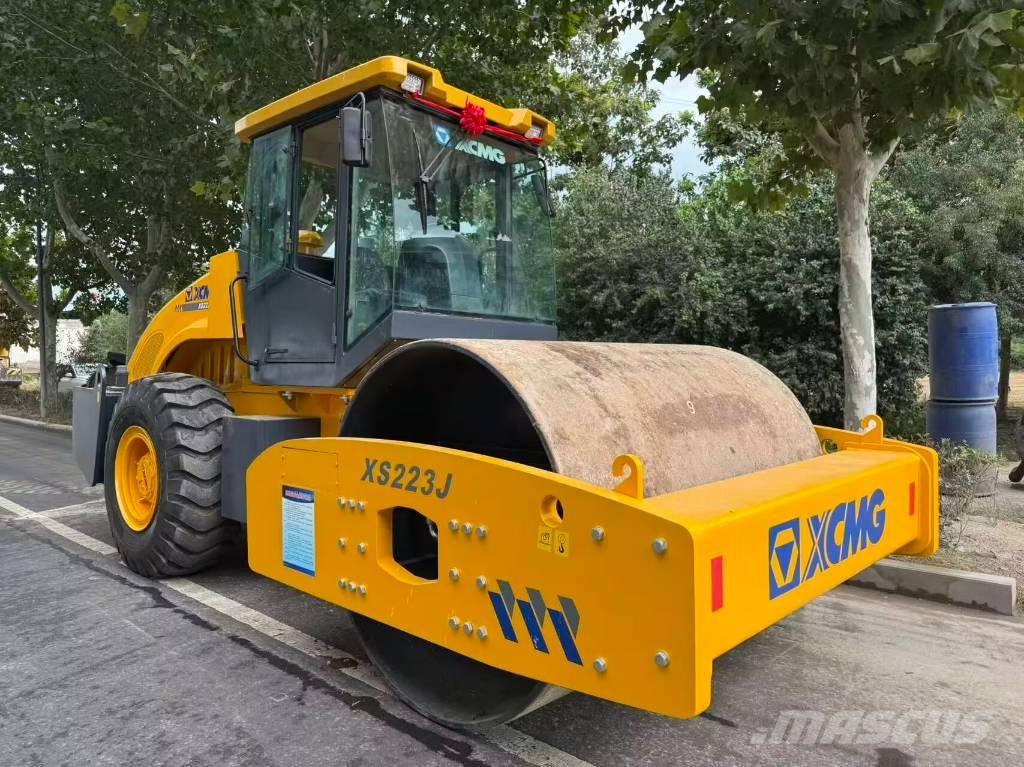 XCMG XS 223 J 싱글 드럼 롤러