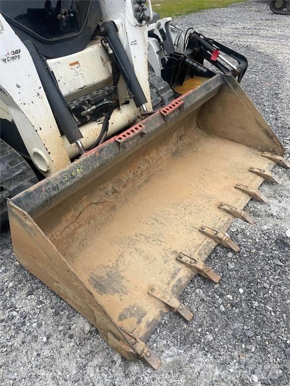 Bobcat T870  스키드로더