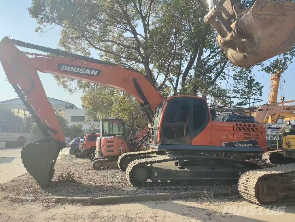 Doosan DX 300 LC 대형 굴삭기 29톤 이상