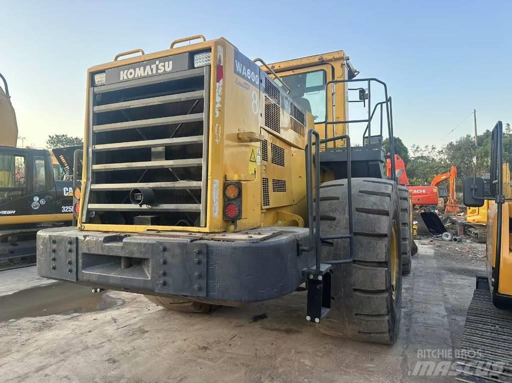 Komatsu WA 600  휠로우더