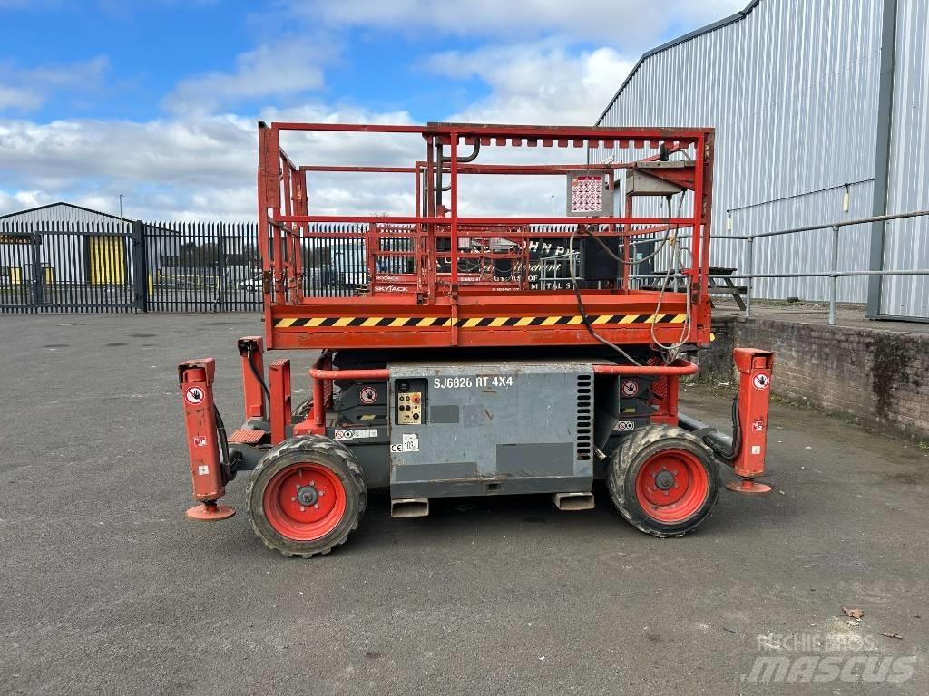 SkyJack SJ 6826 RT 가위형 리프트