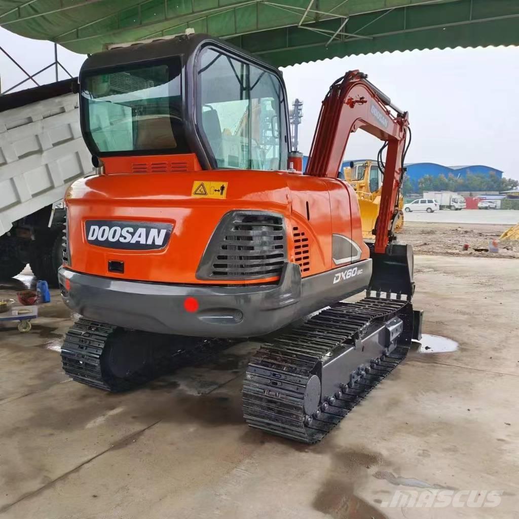 Doosan DX 60 소형 굴삭기 7톤 미만