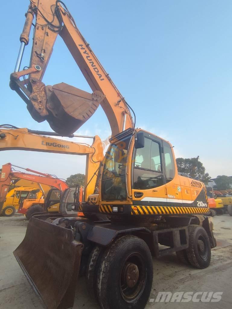 Hyundai 210W-9  휠 굴삭기