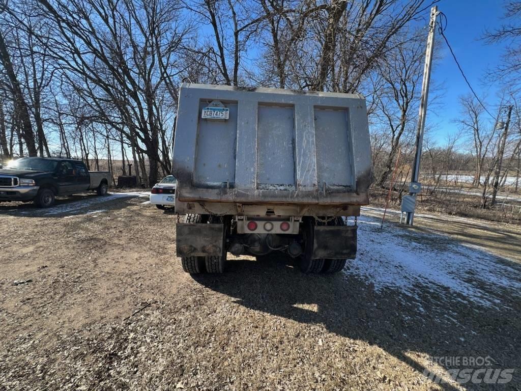 Sterling L 7500 덤프 트럭