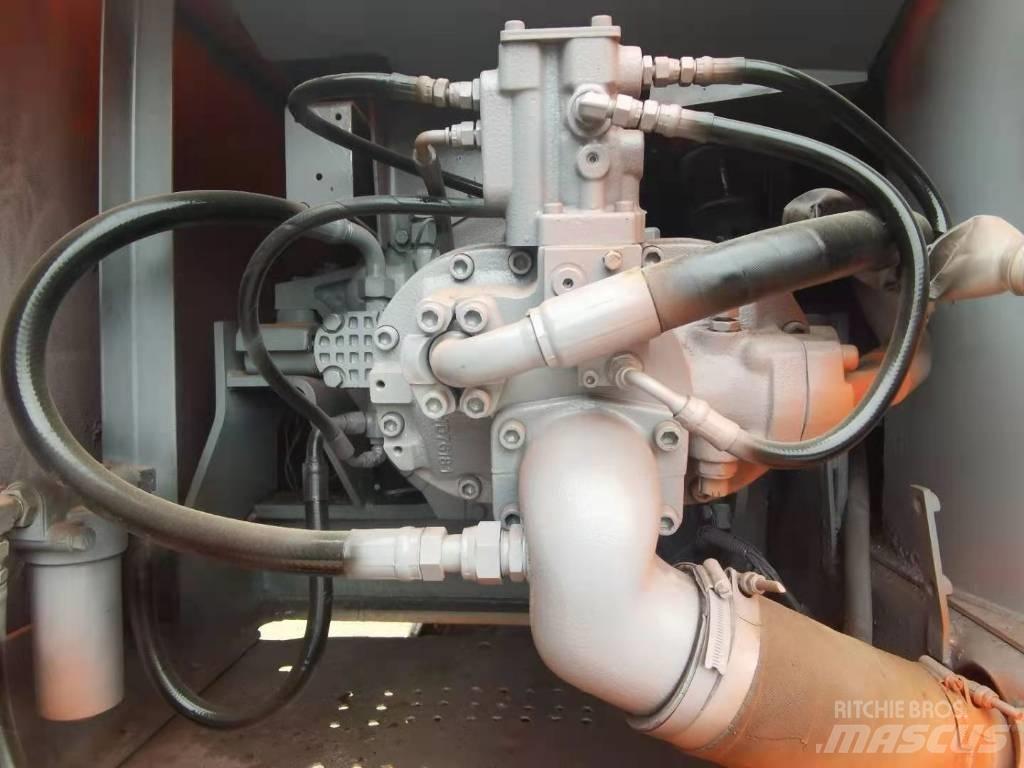 Hitachi EX 200 대형 굴삭기 29톤 이상