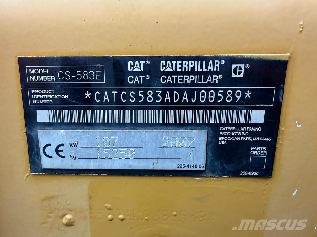 CAT CS583E 싱글 드럼 롤러