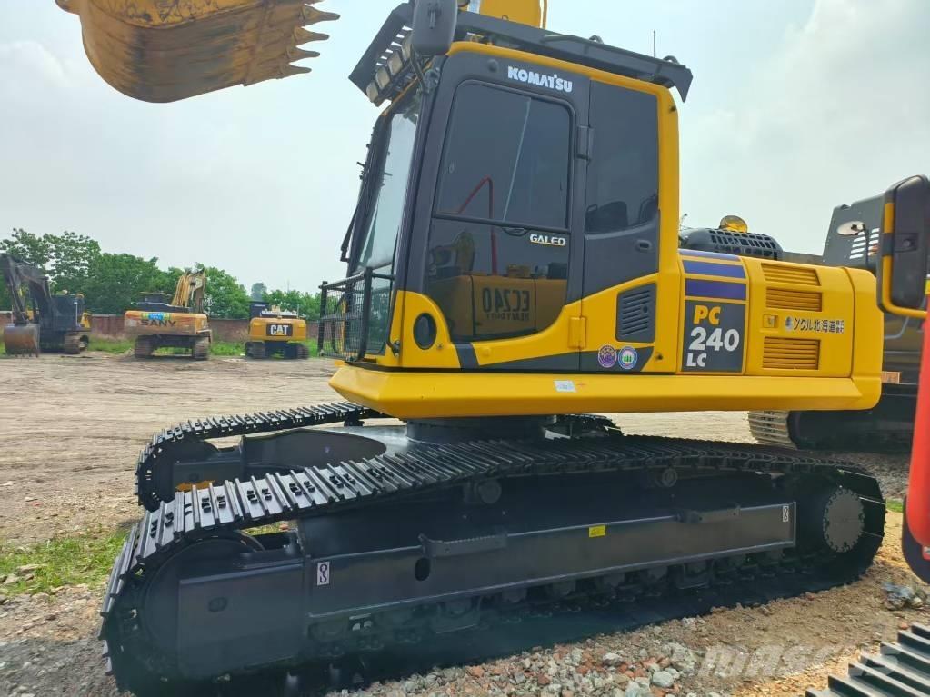 Komatsu PC 240-8 대형 굴삭기 29톤 이상