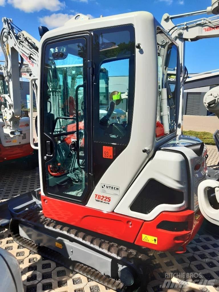 Takeuchi TB225 V3 소형 굴삭기 7톤 미만