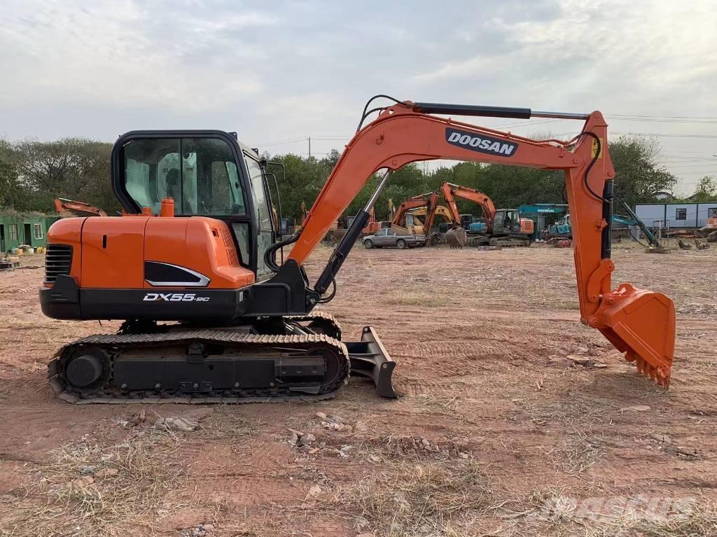 Doosan DX 55 소형 굴삭기 7톤 미만