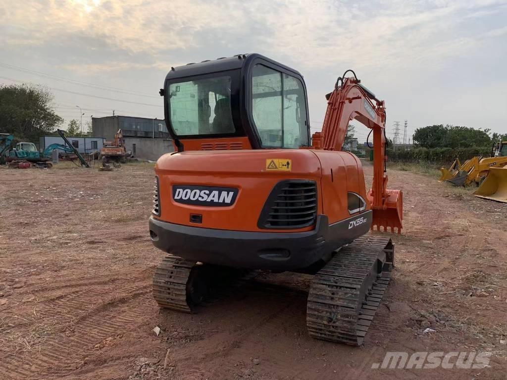 Doosan DX 55 소형 굴삭기 7톤 미만