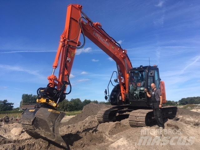 Hitachi ZX 135 US-6 대형 굴삭기 29톤 이상