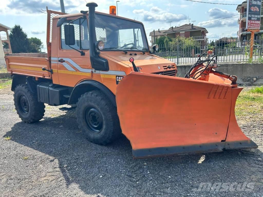 Mercedes-Benz unimog 탑차 트럭