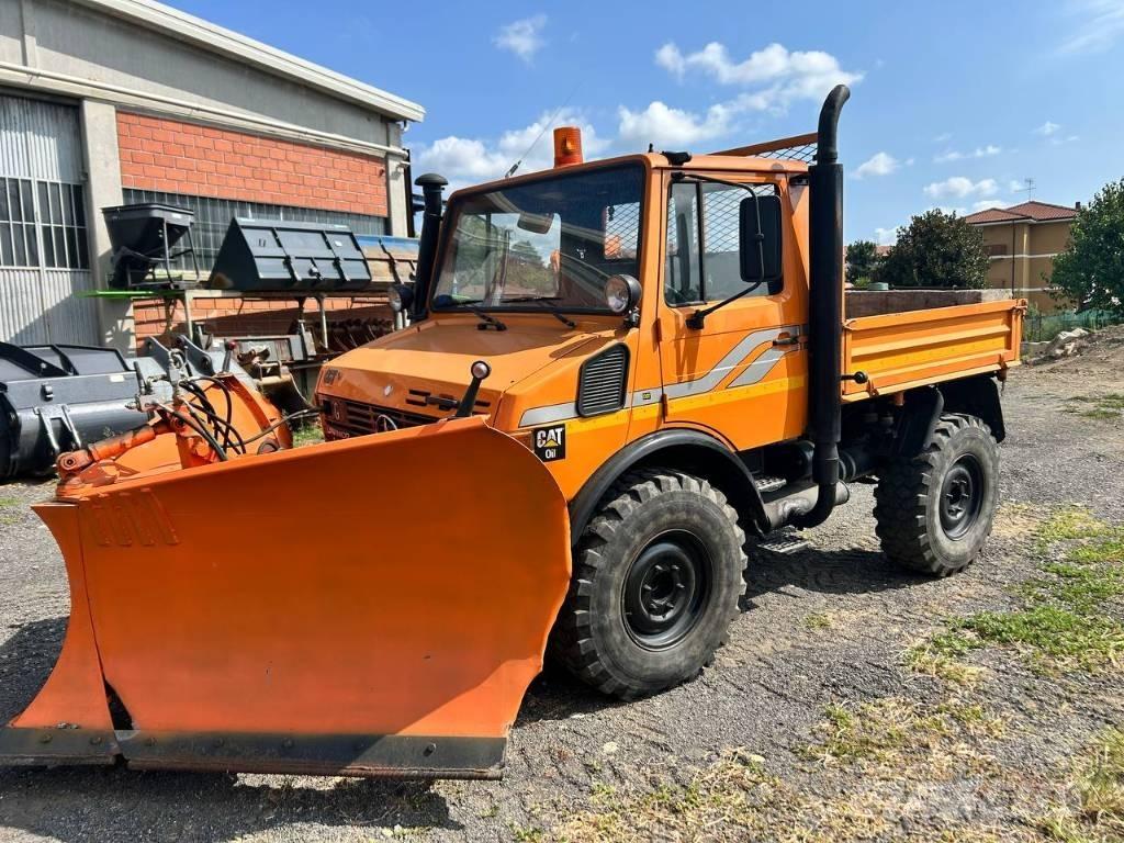 Mercedes-Benz unimog 탑차 트럭