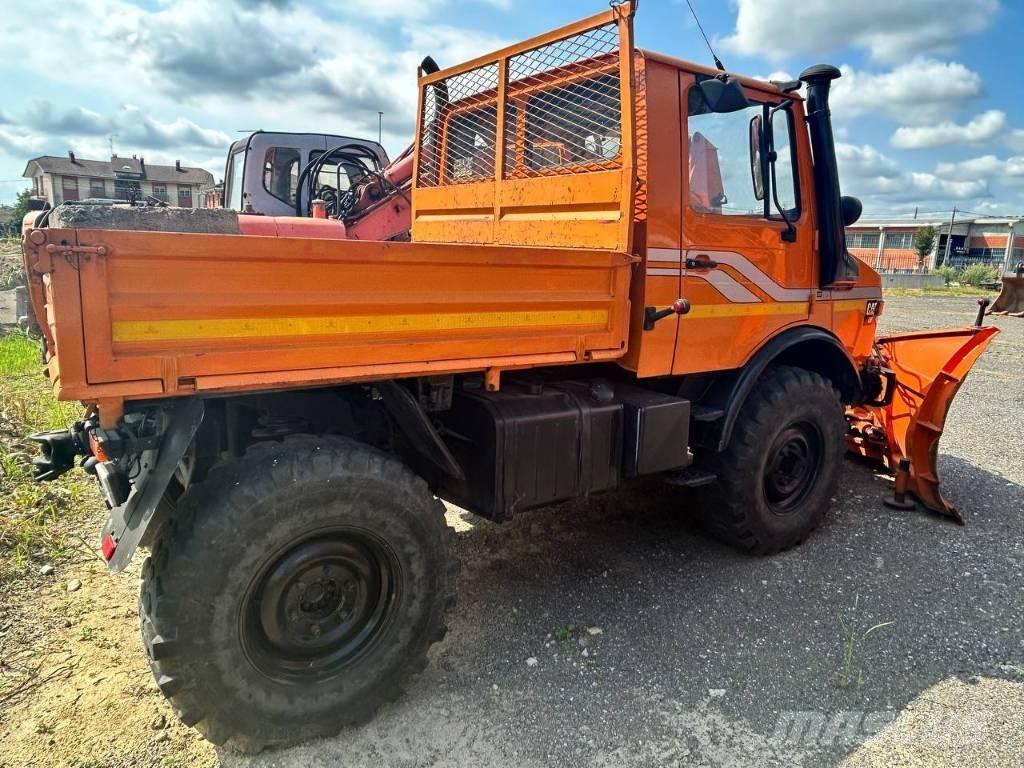 Mercedes-Benz unimog 탑차 트럭