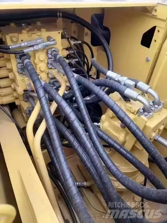 Komatsu PC200 대형 굴삭기 29톤 이상