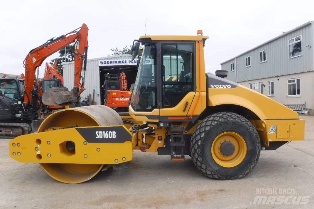 Volvo SD 160 B 공기 타이어 롤러