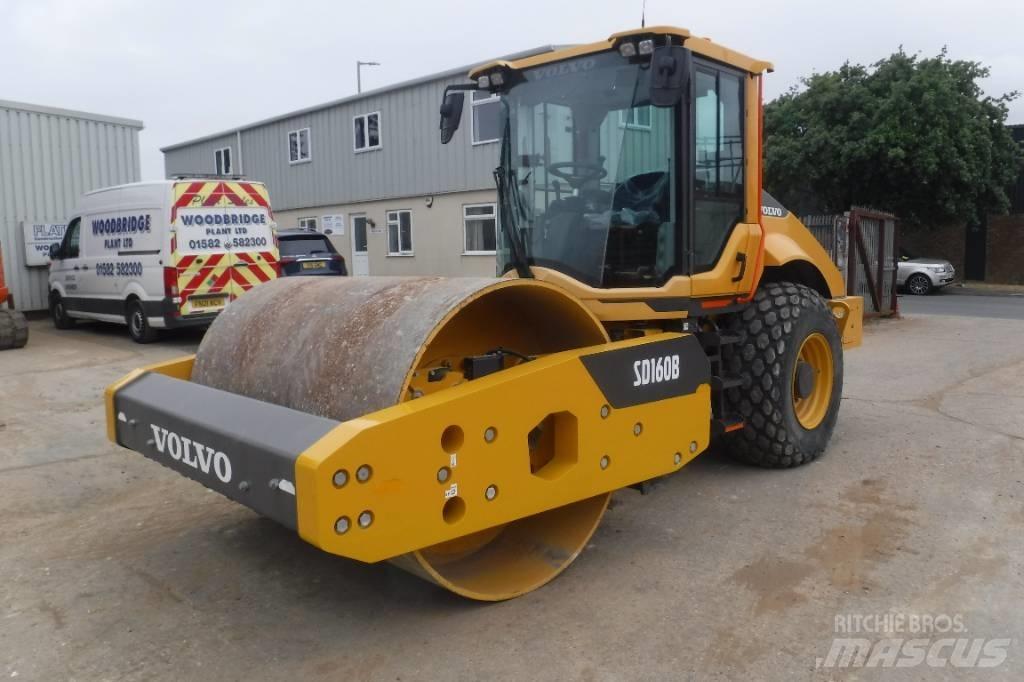 Volvo SD 160 B 공기 타이어 롤러