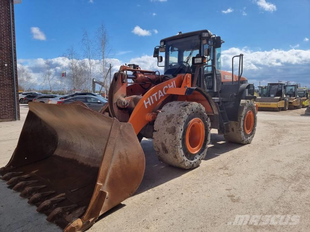 Hitachi ZW 220  휠로우더