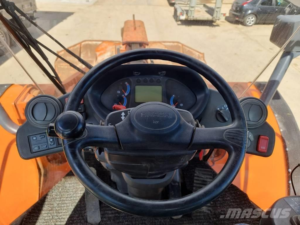 Hitachi ZW 220  휠로우더