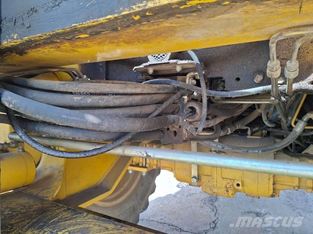 Komatsu WB 91 R 백호로더