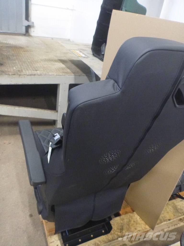 Mercedes-Benz Actros 캐빈 및 인테리어