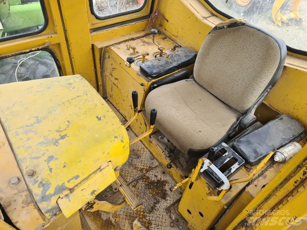 Komatsu D 85-18 크롤러 도저