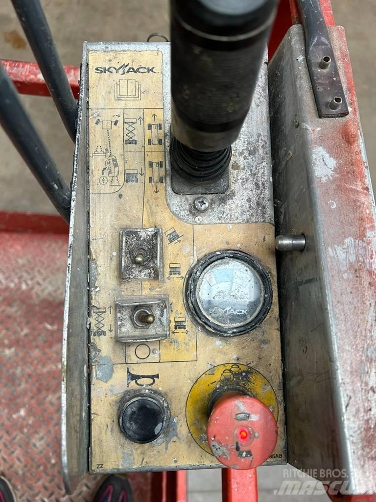 SkyJack SJ III 4632 가위형 리프트