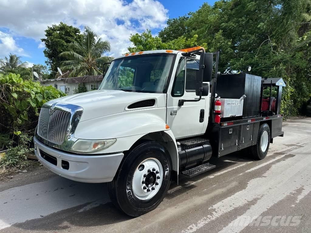 International 4300 탱커 트럭